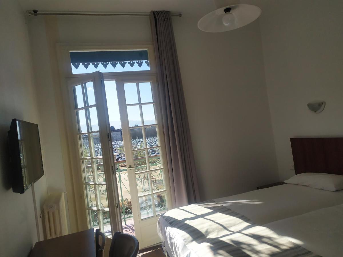 Hotel Le Postillon Pau Eksteriør billede
